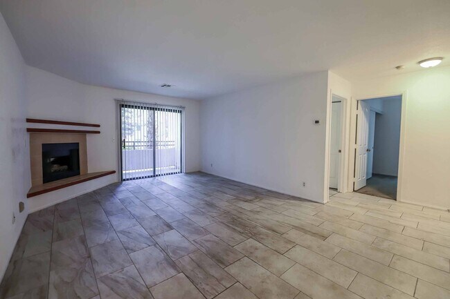Foto del edificio - Condo With 2-Car Garage Attached!