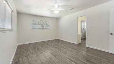 Building Photo - 1003 Pear Tree Ln