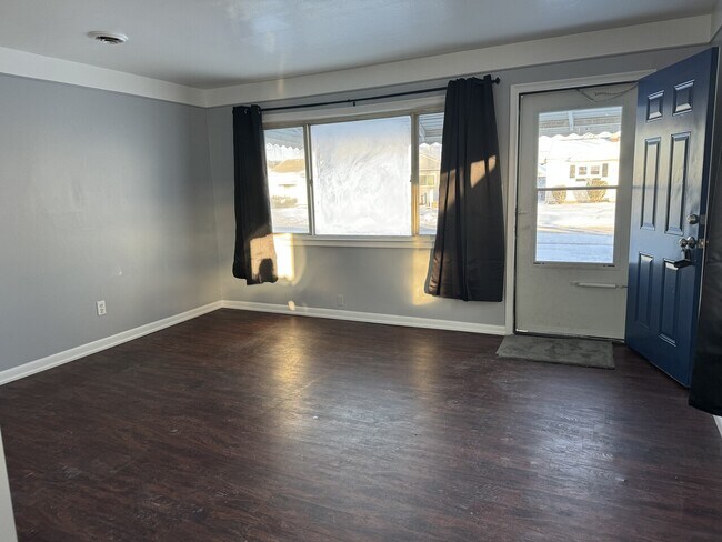 Building Photo - 21333 La Salle Blvd