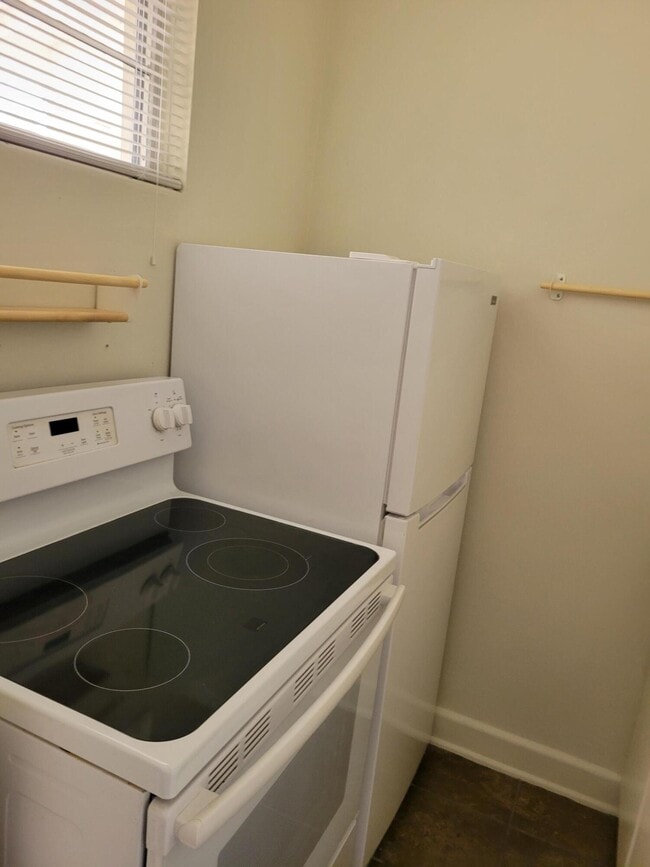 Building Photo - 361 S County Rd