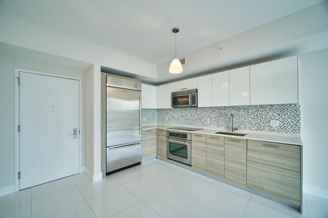 Foto del edificio - 1300 Brickell Bay Dr