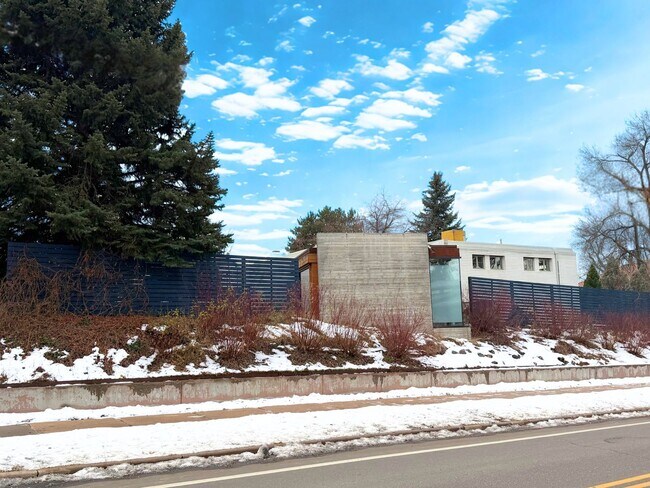 Foto del edificio - 5 Bedrooms | 3 Bathrooms | 3,601 Sq Ft | 13,000 Sq Ft Corner Lot | 3-Car Garage