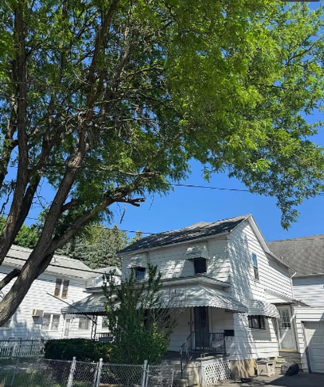 Building Photo - Newly Renovated 3 Bed/1 Bath Single Family...