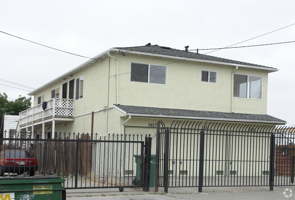 Primary Photo - 5823-5827 Walnut St