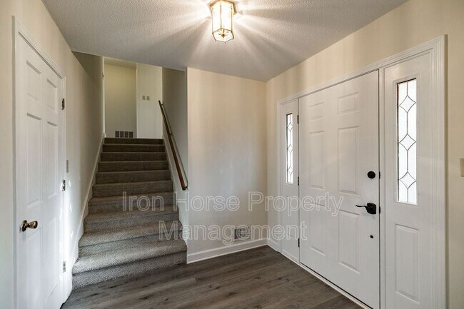 Foto del edificio - 265 Ponderosa Dr