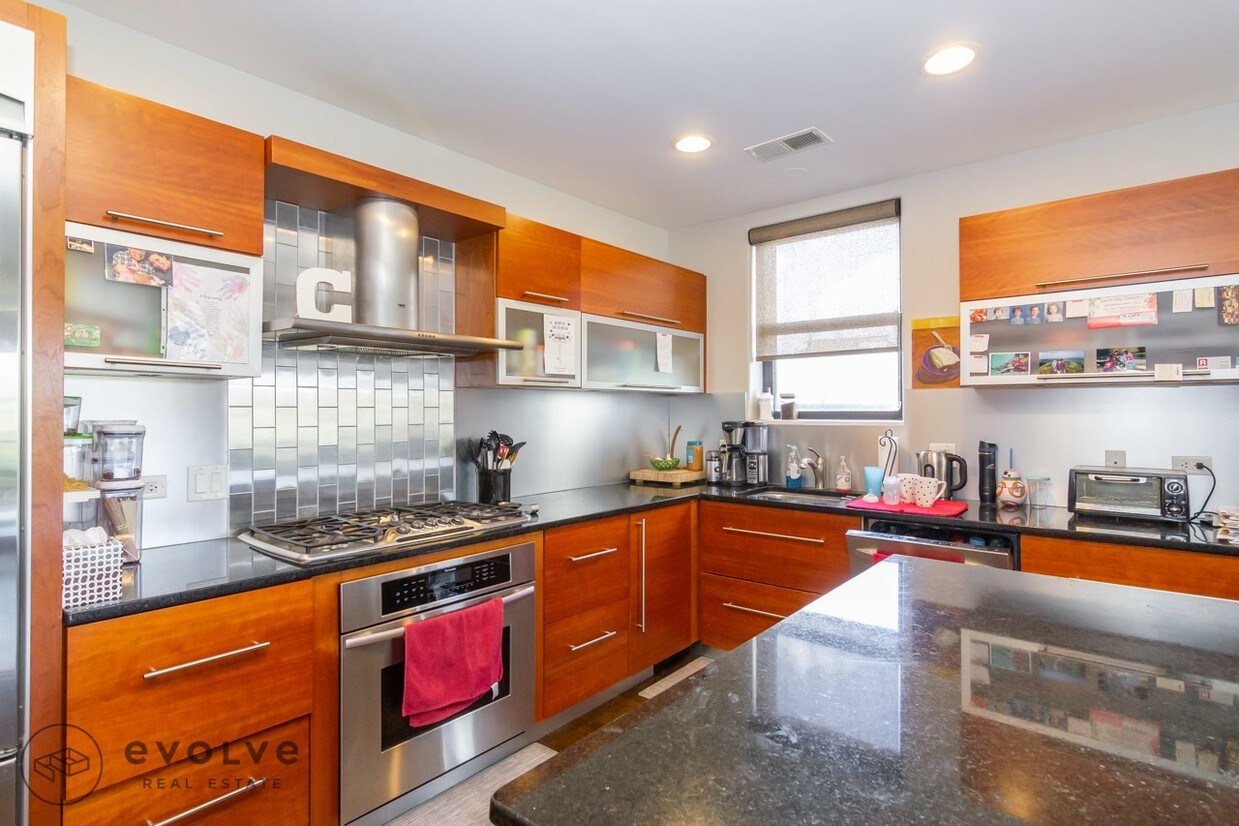 Foto principal - 1926 N Lincoln Park W