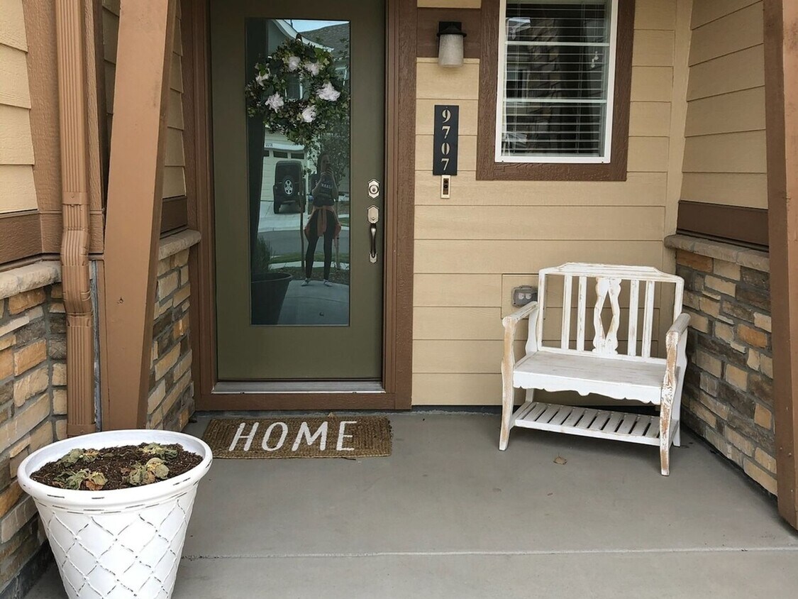Primary Photo - 2 Bedroom Townhome in Thornton