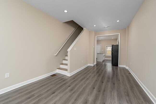 Building Photo - Renovated Comfort: 4-Bedroom Haven