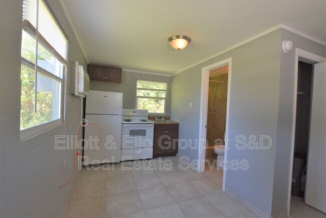 Building Photo - 1321 Mann Rd