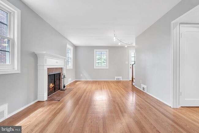 Foto del edificio - 4306 Alton Pl NW