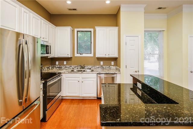 Building Photo - 755 N Alexander St