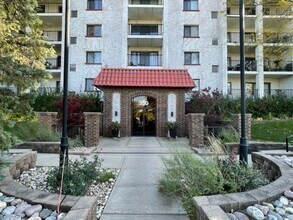 Building Photo - 350 Plum Creek Dr