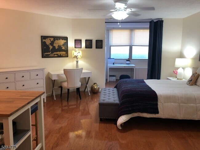 Foto del edificio - 530 Valley Rd
