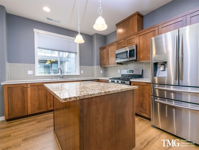 Foto del edificio - Beautiful 2br/2ba Townhome in Great Wilsonville Location!  ** MOVE IN SPECIAL **