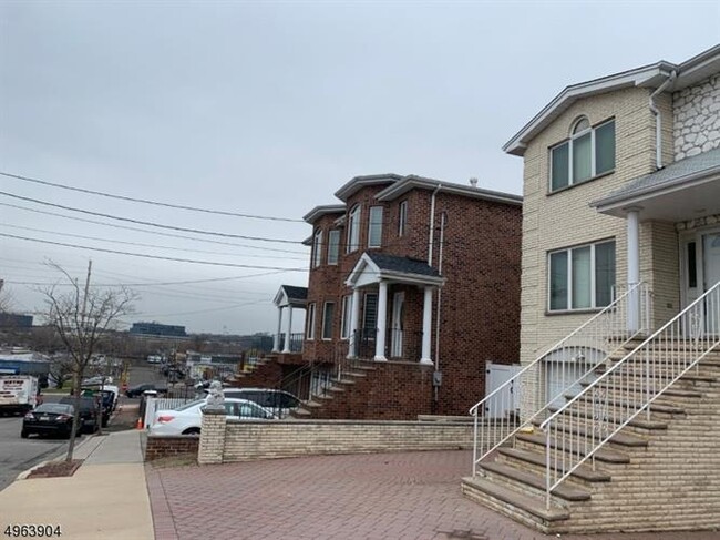 Building Photo - 61 W Ruby Ave