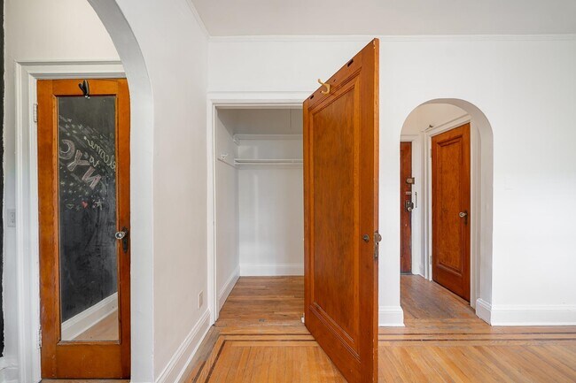 Building Photo - 7427 Boulevard E