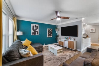 Building Photo - 415 Circle Dr