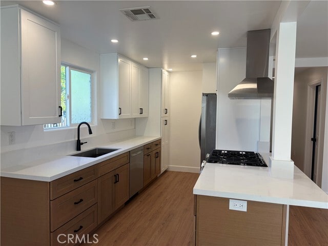 Building Photo - 7101 Fallbrook Ave