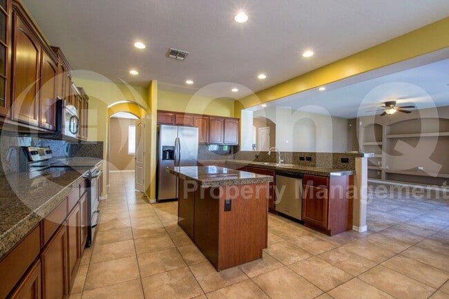 Building Photo - 13618 W Crocus Dr