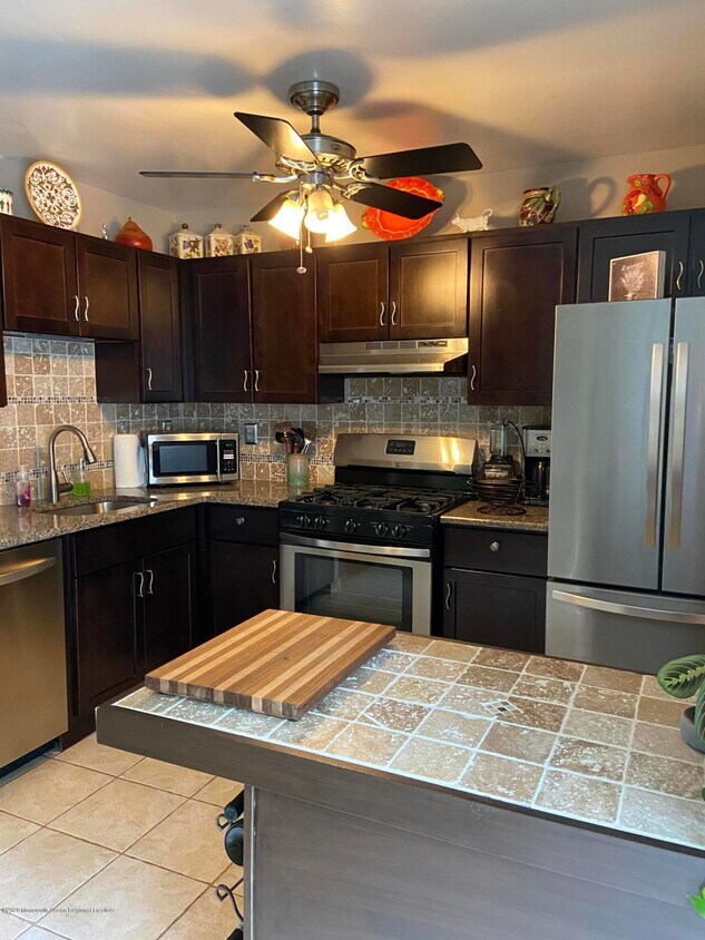 Foto principal - 82 Cliffwood Ave W