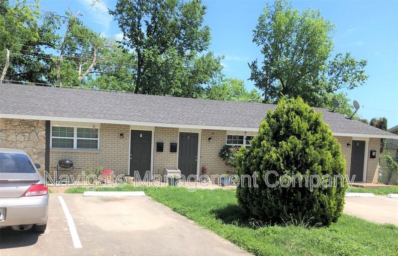 Primary Photo - 211 Skyway Dr