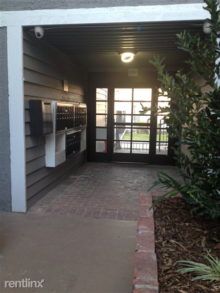 Building Photo - 10740 Blix St