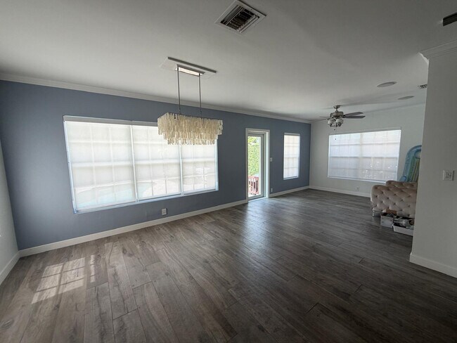 Foto del edificio - 8934 Emerson Ave