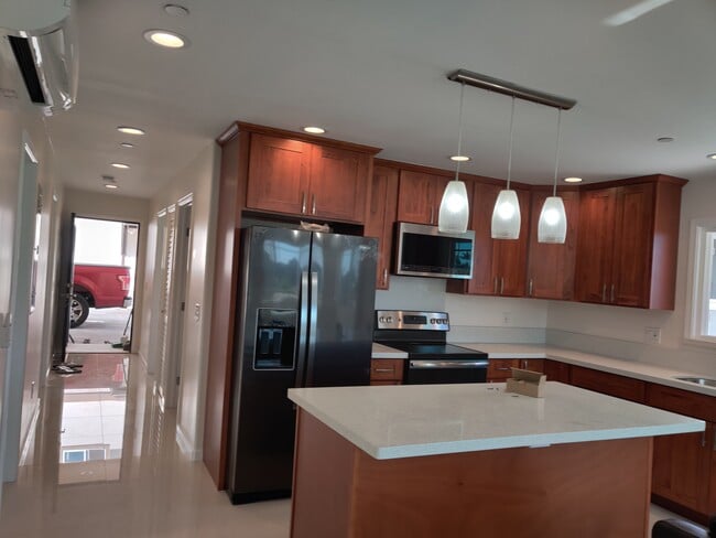 Building Photo - 5846 Kalanianaole Hwy