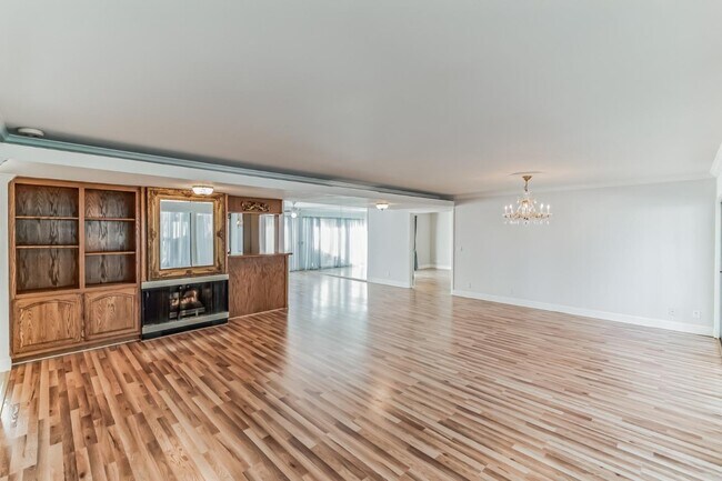 Building Photo - 111 Wellesley Cres