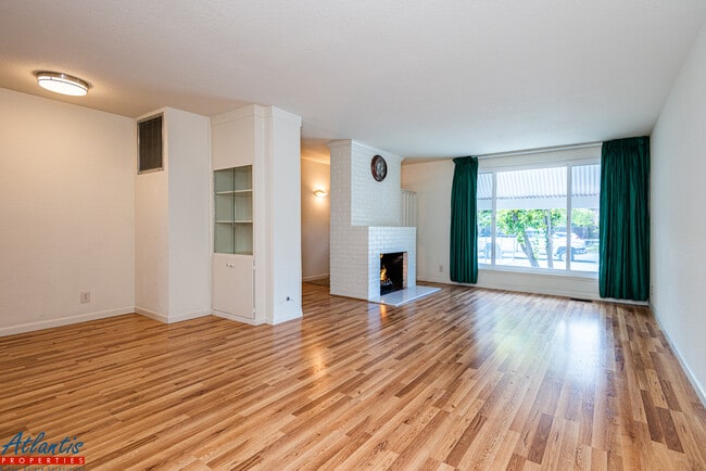 Building Photo - 802 San Rafael St