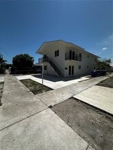 Building Photo - 830 NW 23rd Ct