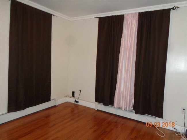 Foto del edificio - 241-23 147th Ave