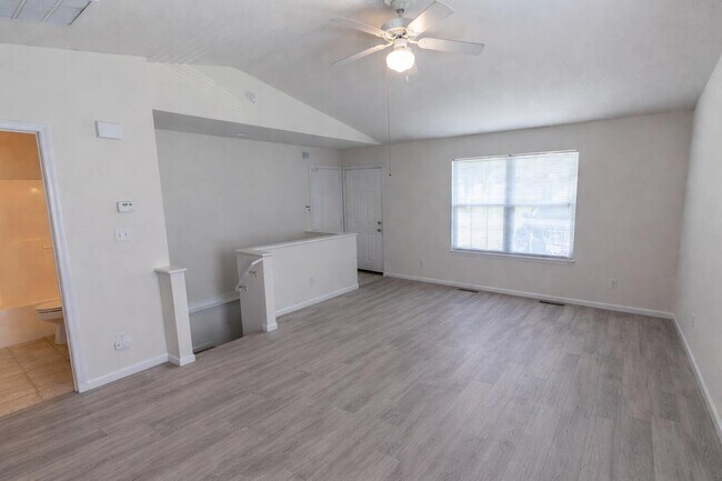 Foto del edificio - 3334 E St Charles Rd