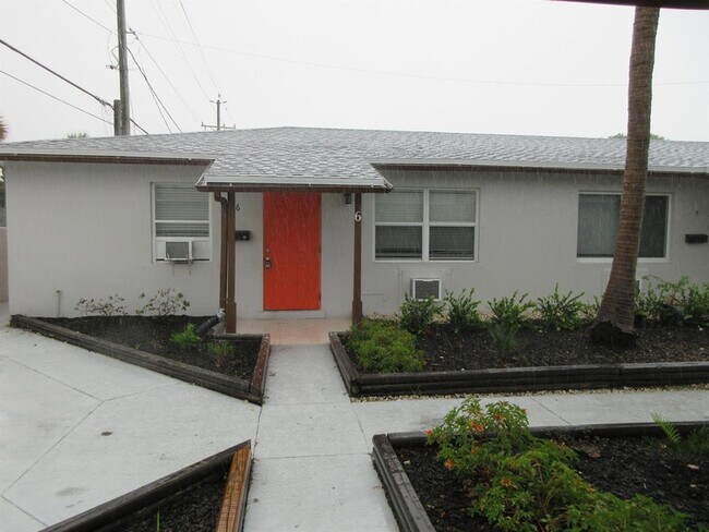 Building Photo - 1415 N J St
