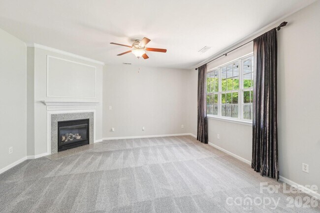 Foto del edificio - 14417 Laurel Tree Ln