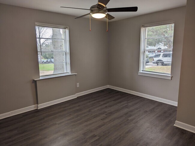 Building Photo - 513 Saluda Ave