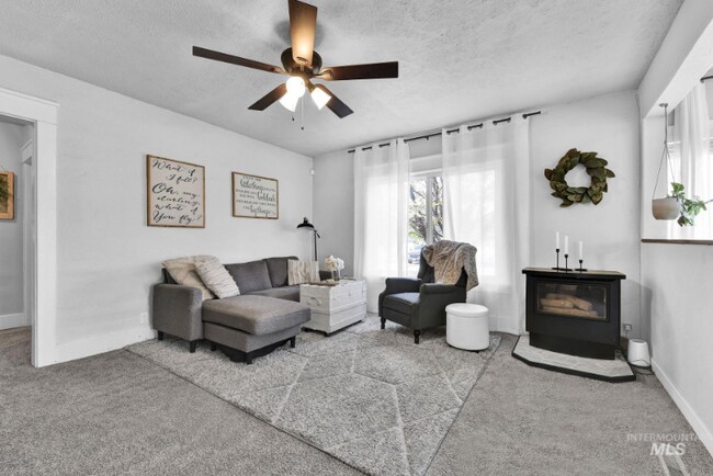 Foto del edificio - 203 S Juniper St