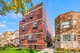 Building Photo - 6223 N Albany Ave