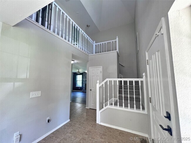 Building Photo - 3610 E 55th Pl