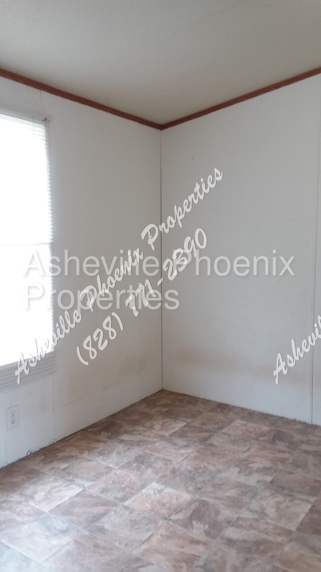 Building Photo - 68 Maxima Ln