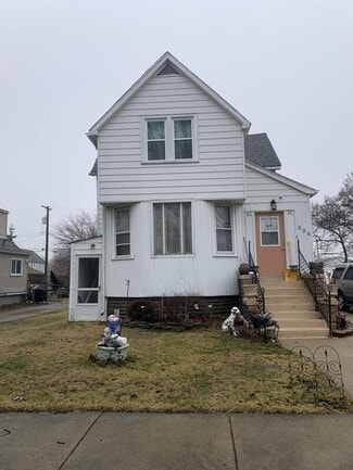 Building Photo - 994 Elm St