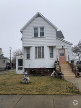 Building Photo - 994 Elm St