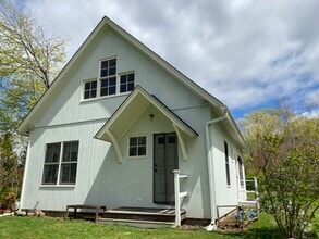 Building Photo - 33 Copse Rd
