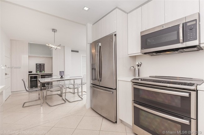 Building Photo - 5555 Collins Ave