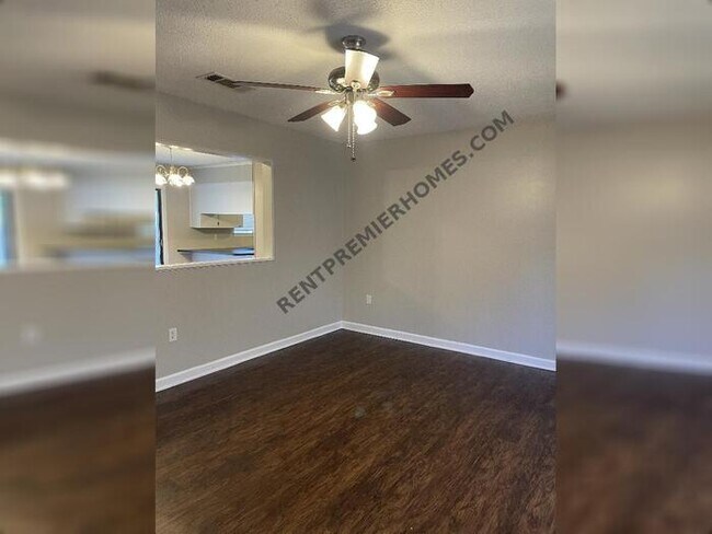 Foto del edificio - 10008 Republic Ln