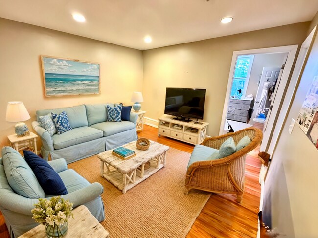 Building Photo - 3 bedroom in Brookline MA 02446
