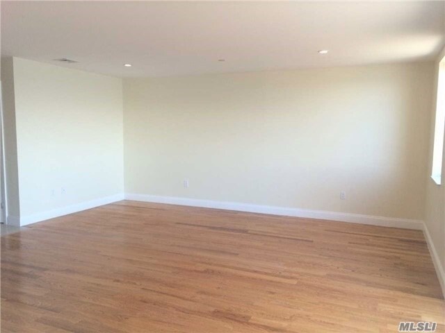 Foto del edificio - 120-51 Sunrise Ct