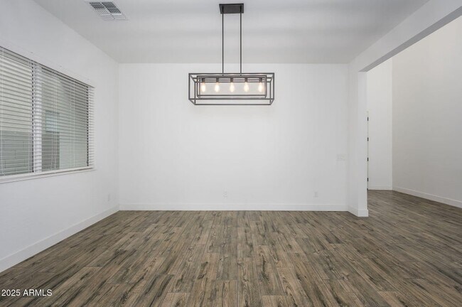 Building Photo - 1221 E Paseo Way