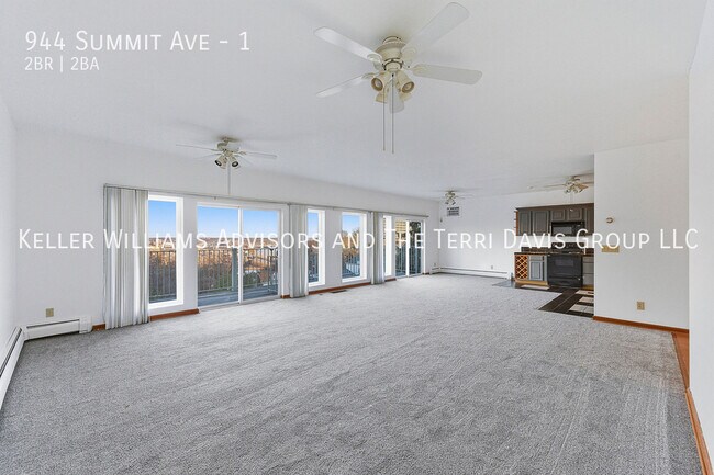 Building Photo - 944 Summit Ave