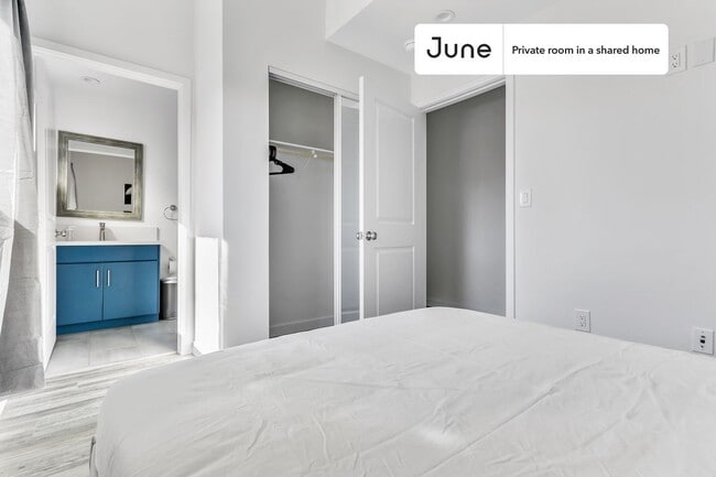 Foto del edificio - Room in Shared 5 bed/7 bath home